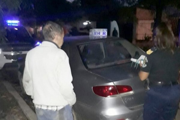 Violento asalto a un remisero: Me golpearon y me quisieron meter en el baúl del auto