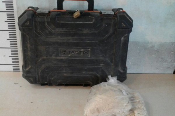 Demoraron a dos jóvenes y secuestraron una caja de herramientas que sería robada