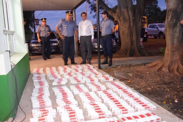 Corrientes: Policías decomisaron contrabando de cigarrillos en un vehículo