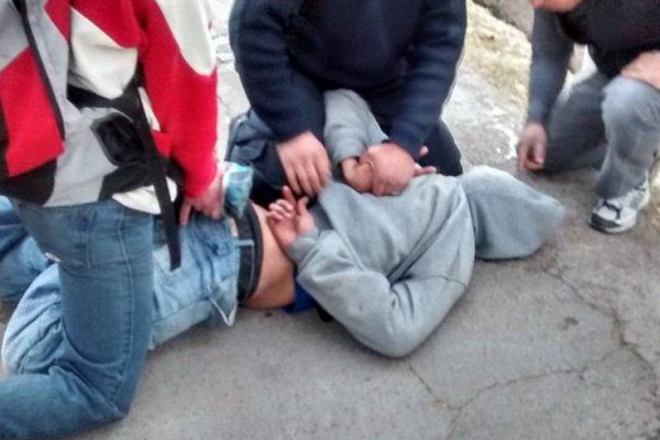 Vecinos redujeron a delincuente en pleno microcentro