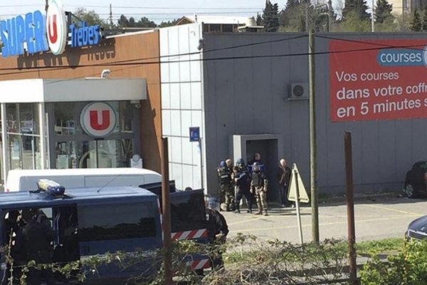 Estado Islámico volvió a golpear a Francia: yihadista mató a tres personas, hirió a cuatro y fue abatido
