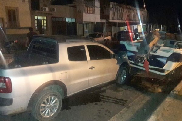Conductor de una camioneta chocó contra una lancha en Itatí