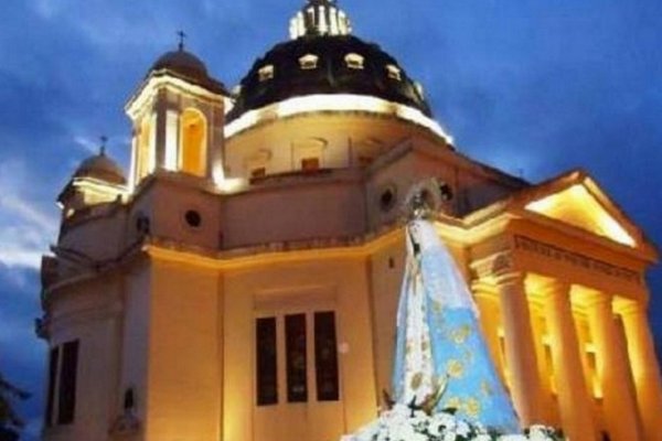 Fieles se preparan para celebrar la Pascua en Itatí