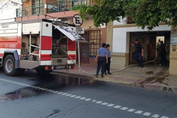 Incendio en un inmueble causó pánico en el microcentro