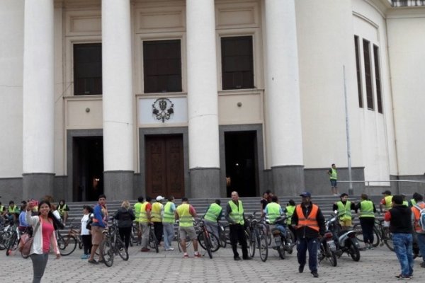Llegó a Itatí la peregrinación ciclística de los municipales de San Luis del Palmar