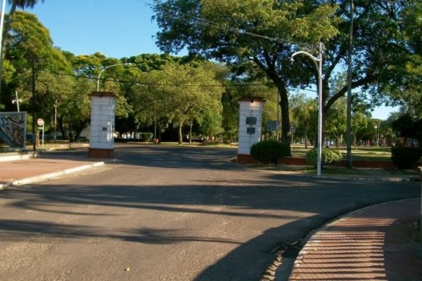 Una mujer intentó quitarse la vida en los baños del Parque Mitre
