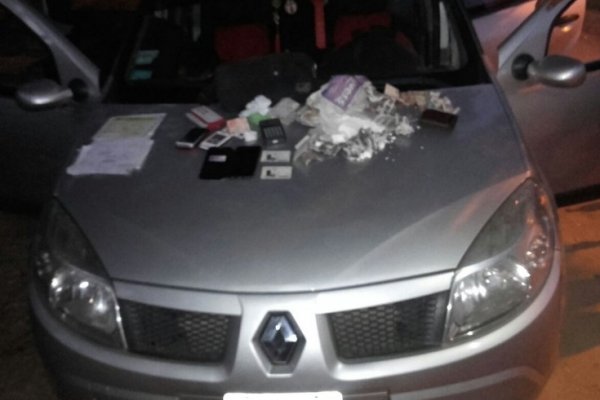 Corrientes: Policías incautaron cocaína en un auto