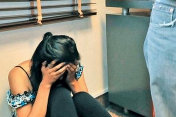 Pesadilla para la joven abusada en San Cayetano: La atacaron con pintadas en su contra
