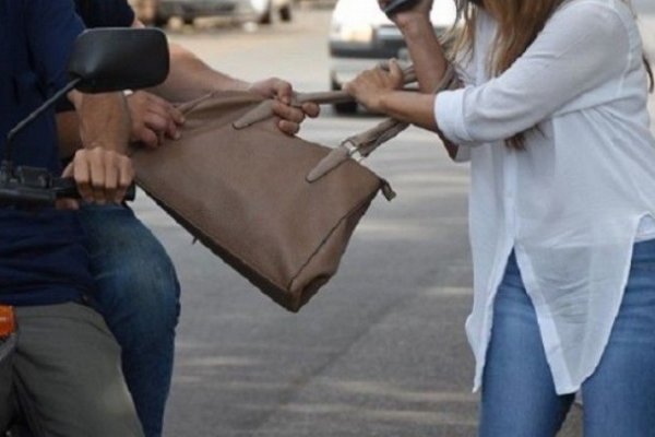 Mujer terminó quemada con agua durante un violento arrebato