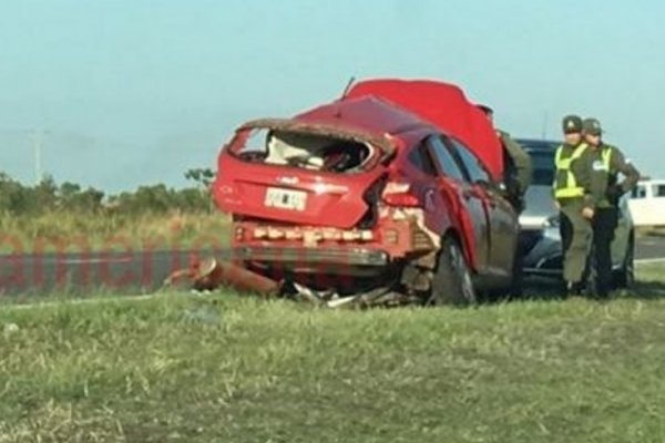 Una mujer murió tras el choque entre dos autos