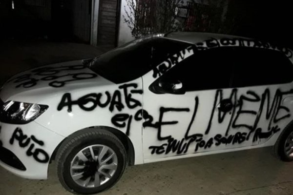 Vándalos atacaron con pintadas el auto de un turista en Itatí