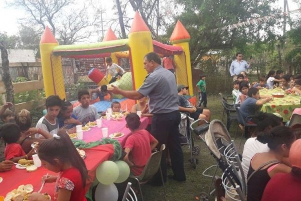 El Jefe de Policía donó arroz con pollo para el aniversario del merendero San Jorge Godoy