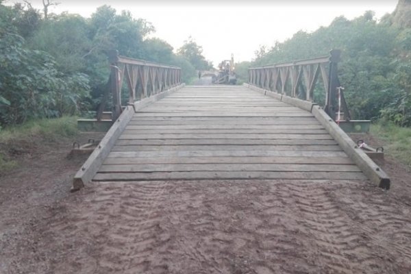 Finalizaron la colocación del puente Bailey en el acceso a Carolina