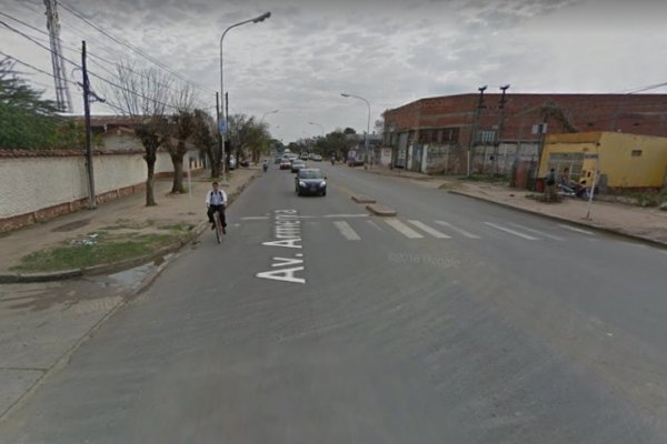 Motochorros le robaron la mochila a un periodista