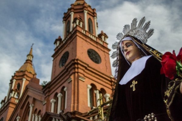 Miles de files llegan a Esquina para conmemorar a Santa Rita