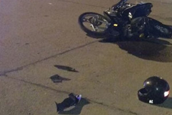 Esquina: Joven de 25 años murió al derrapar con su moto