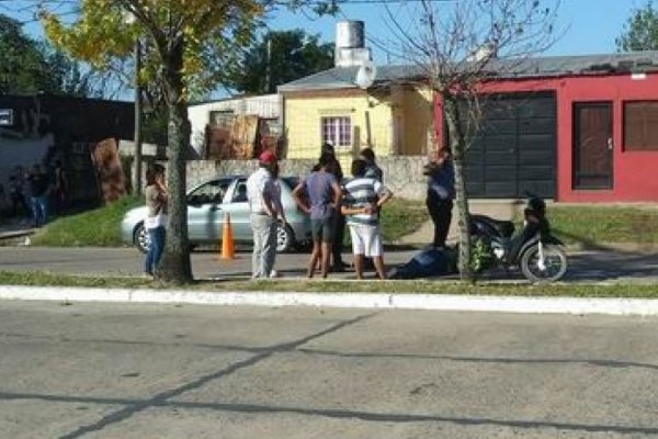 Mujer terminó con fracturas tras intento de robo de motochorros