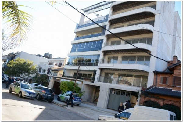Robaron dos departamentos en el barrio Cambá Cuá