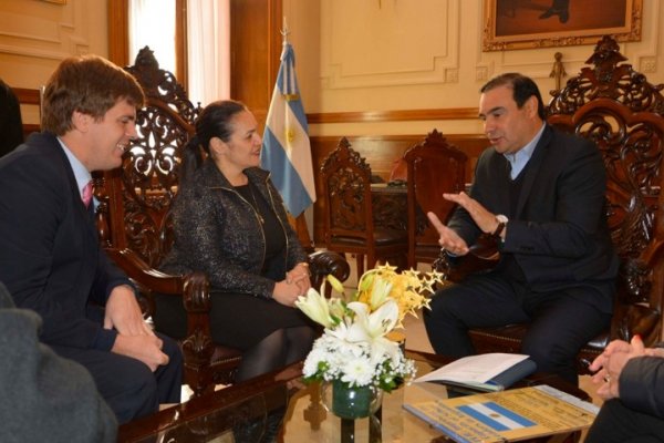 Valdés recibió a la Mejor Maestra del Mundo en Casa de Gobierno