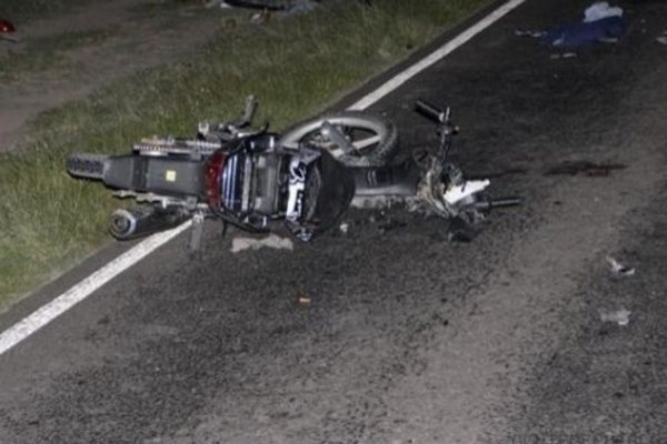 Motociclista murió al chocar contra un camión cerca de Santa Rosa
