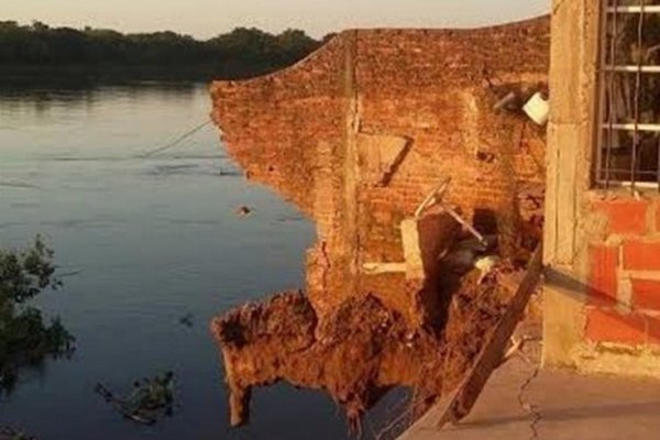 Se desmoronó una parte de la Costanera de Goya