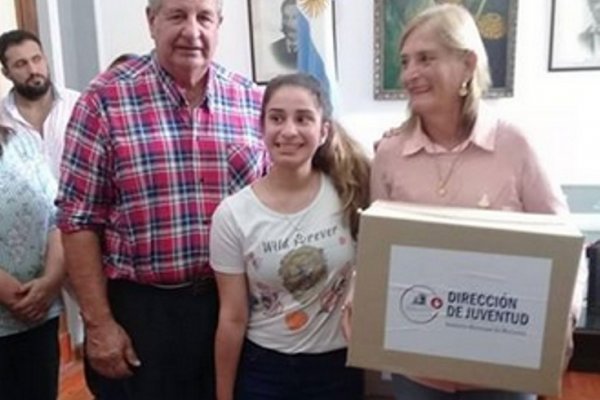 Mercedes: La intendente Elvira Sánchez entregó becas a estudiantes
