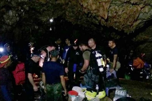Tailandia: rescataron a los 12 niños y al entrenador atrapados en la cueva inundada