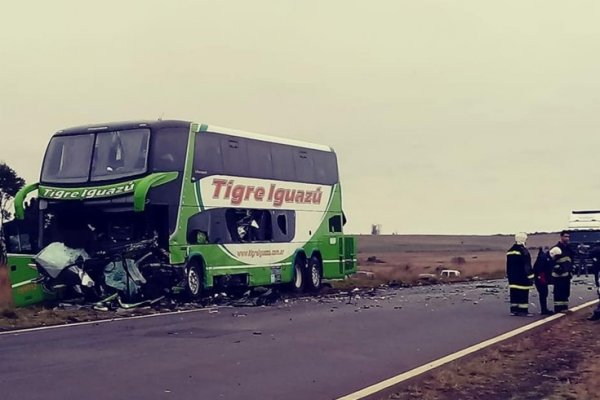 Tragedia cerca de Santo Tomé: Un muerto tras violento choque frontal entre un auto y un colectivo