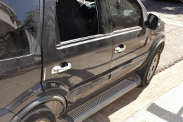 Robaron en un vehículo a dos cuadras de la Jefatura de Policía