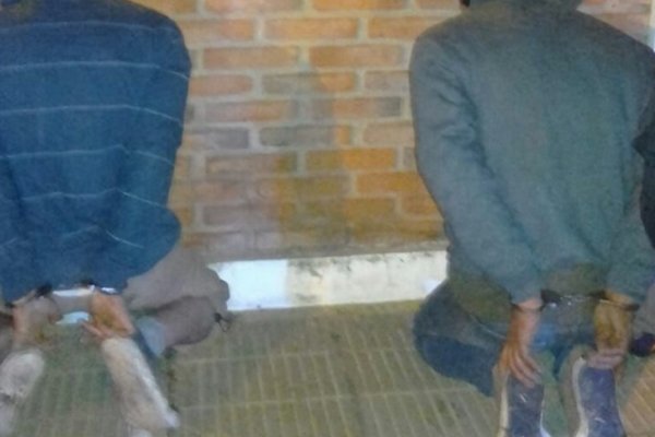 Detienen a dos jóvenes que intentaban robar a transeúntes