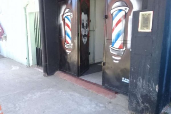 Desconocidos balearon una barbería en el Bº Juan XXIII