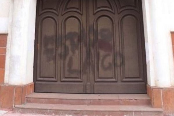 Resistencia: Mujeres demoradas por acto de vandalismo en una iglesia