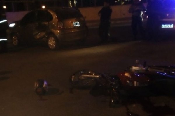 Motociclista de 21 años murió al chocar contra un auto en plena Costanera General San Martín