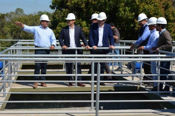 Valdés inauguró una planta potabilizadora en Ituzaingó