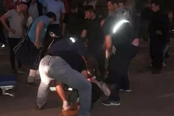Motochorros robaron una cartera y en plena fuga chocaron a una pareja: Una mujer falleció