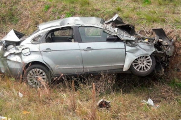 (VIDEO) Mocoretá: Una médica de 25 años murió tras volcar en la Ruta 14