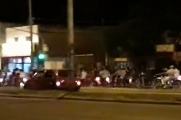 Seguidores movilizaron a la Policía: Chocaron entre ellos y volvieron a causar desmanes