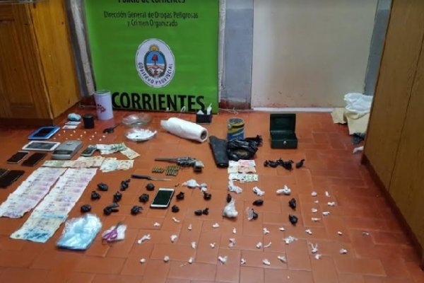 Fuerte operativo antidrogas en barrio La Chola: tres kioscos desbaratados y cuatro detenidos