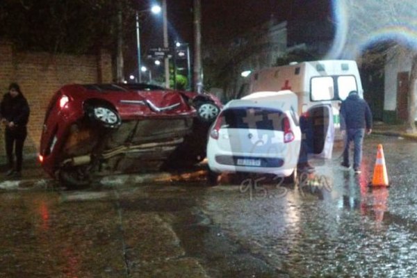 Choque y vuelco en el microcentro de Goya