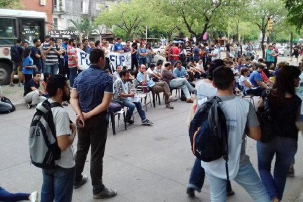 Tercera semana de protesta: clase pública y asamblea con referentes nacionales en la UNNE