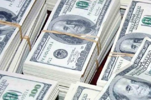 El dólar escaló 25 centavos al récord de $ 30,84