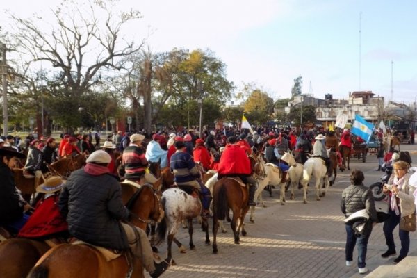 Partió la peregrinación de jinetes de Itatí a San Luis del Palmar