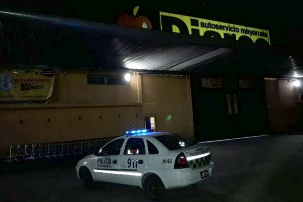 Corrientes: Delincuentes intentaron ingresar a robar por el techo de un supermercado mayorista
