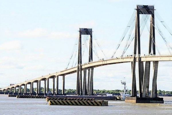 Policías evitaron que una joven se arroje del puente Interprovincial General Belgrano