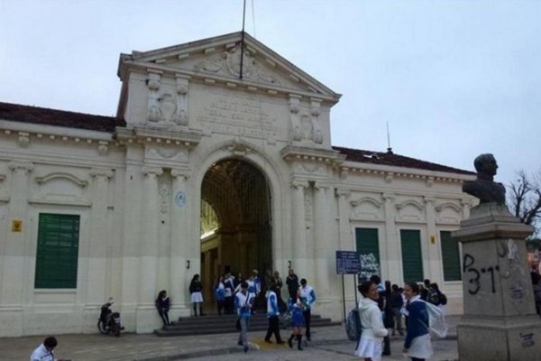 Corrientes: Investigan a un profesor por abuso sexual contra una alumna del Colegio Nacional