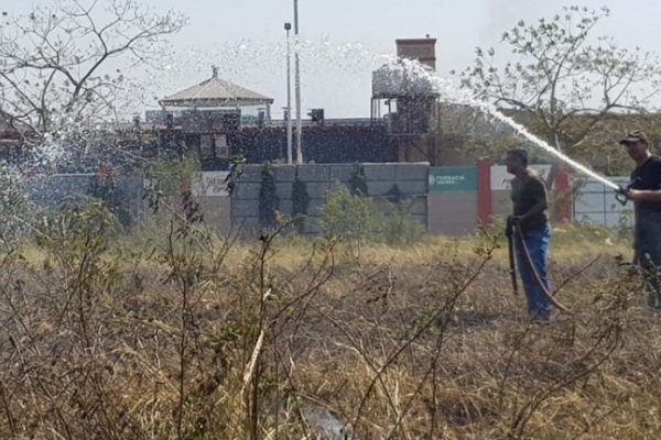 Quema de pastizales alertó a vecinos del B° Hipódromo