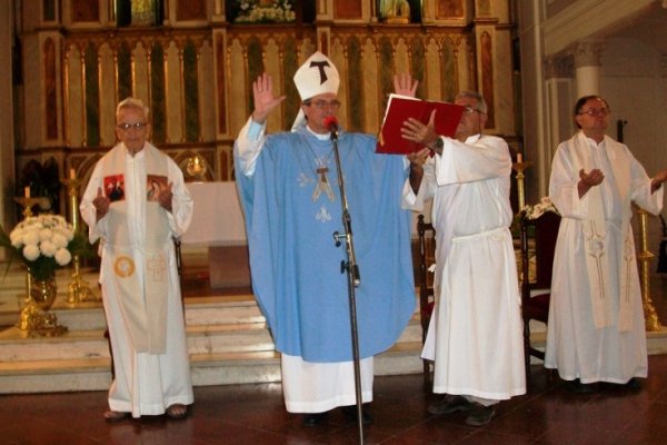 Monseñor Canecin alentó a entronizar la Biblia en los Hogares