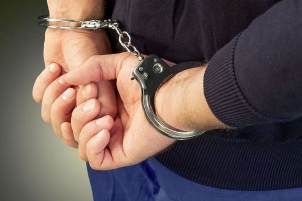 Ladrón arrebató un celular y fue reducido por vecinos