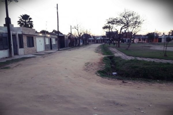 Indignante: ladrones apuntaron con un arma a una beba para robar un celular