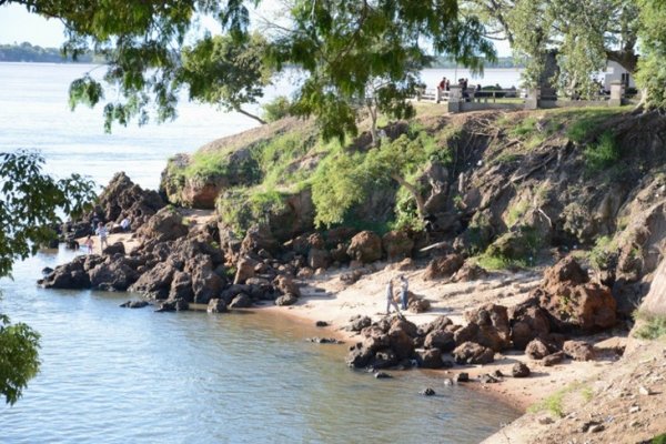 Hombre perdió el equilibrio y cayó al río cuando pescaba en Costanera